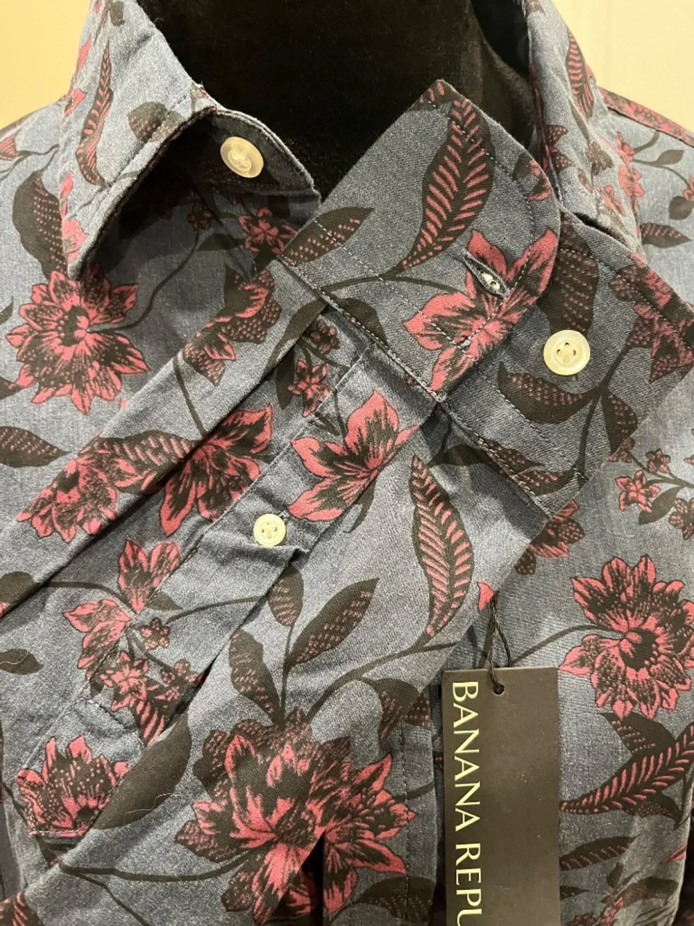 NWT Men’s Banana Republic Dark Blue Floral Print Organic Cotton Button Down S